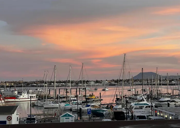 Front Line Port Haven アパート