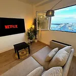 Front Line Port Haven Апартаменты Коральео