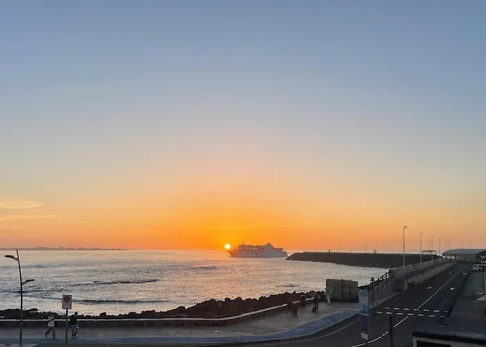 Front Line Port Haven דירה